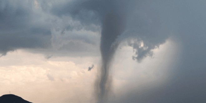 Un muerto tras tornado en Texas Un muerto tras tornado en Texas