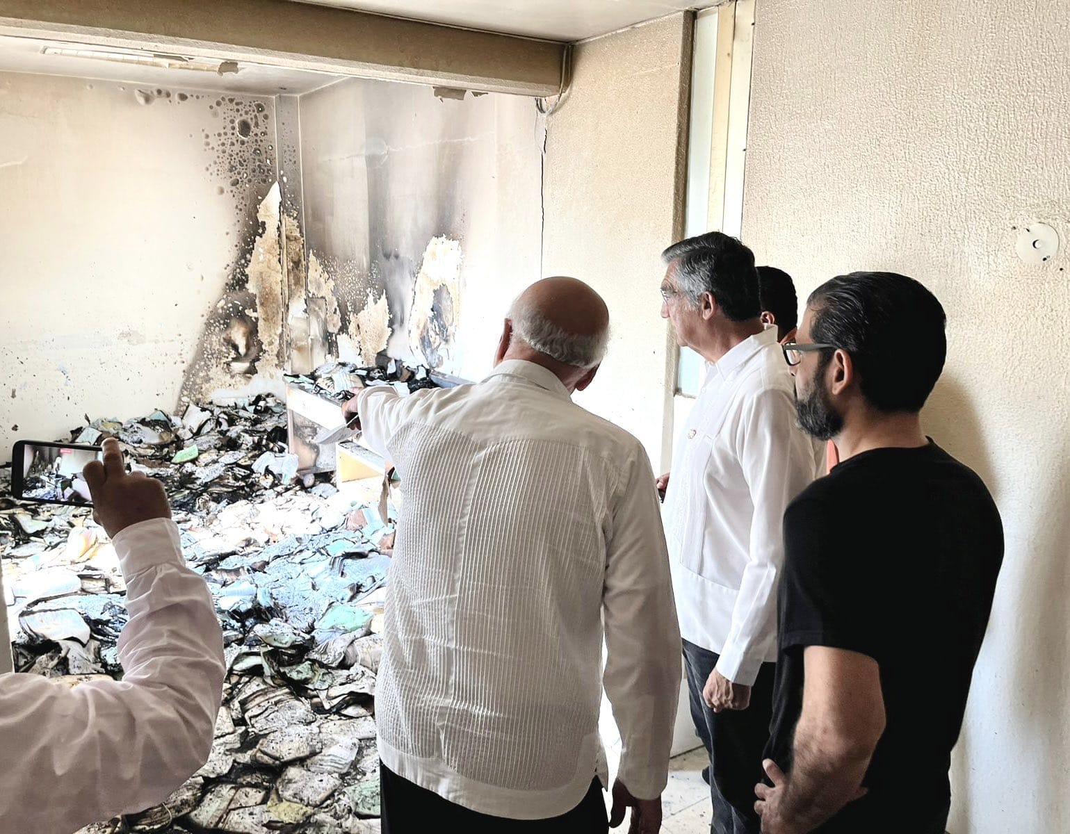Visita gobernador HG tras conato de incendio