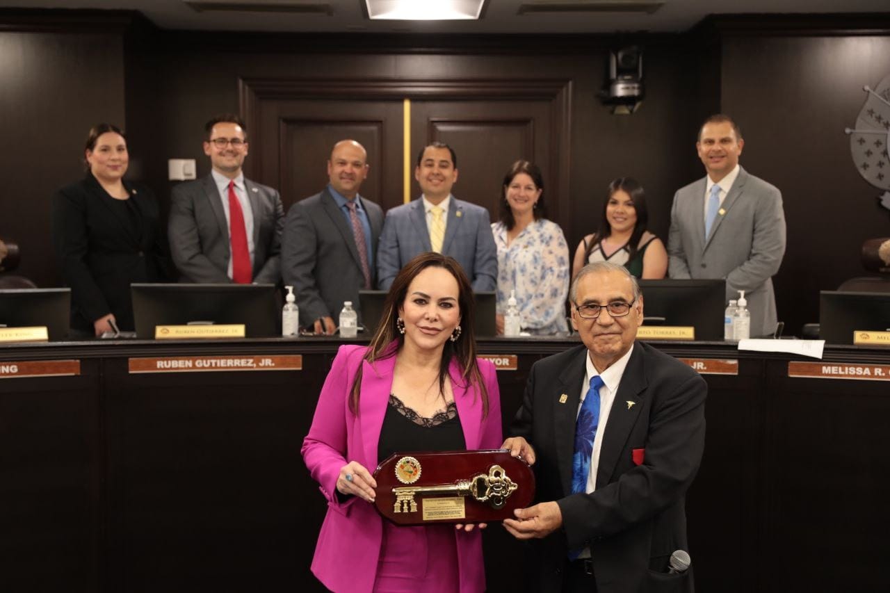 RECONOCEN LIDERAZGO BINACIONAL DE CANTUROSAS
