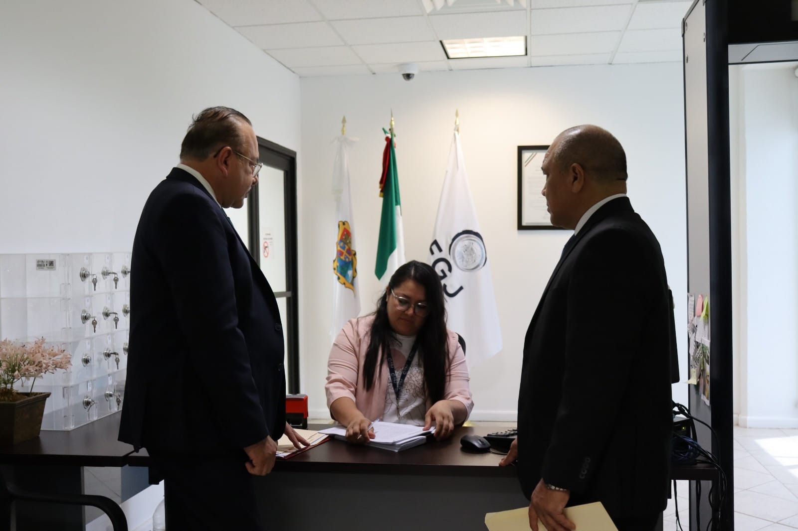 Denuncian ante la FGJ saqueo a Unidad de Inteligencia Financiera