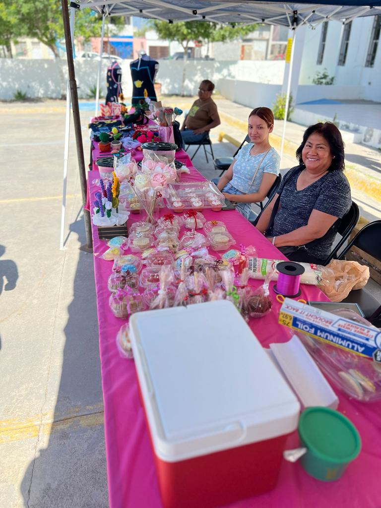 REALIZAN ALUMNAS DEL CEDIF BAZAR DEL DIA DE LAS MADRES