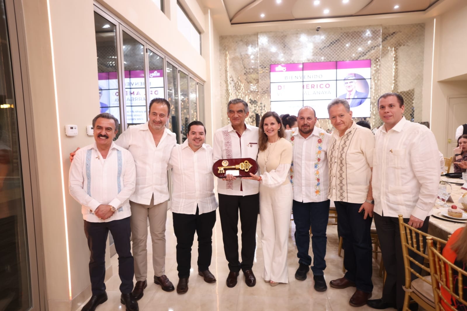 Entregan llaves de Laredo, Texas al gobernador Américo Villarreal