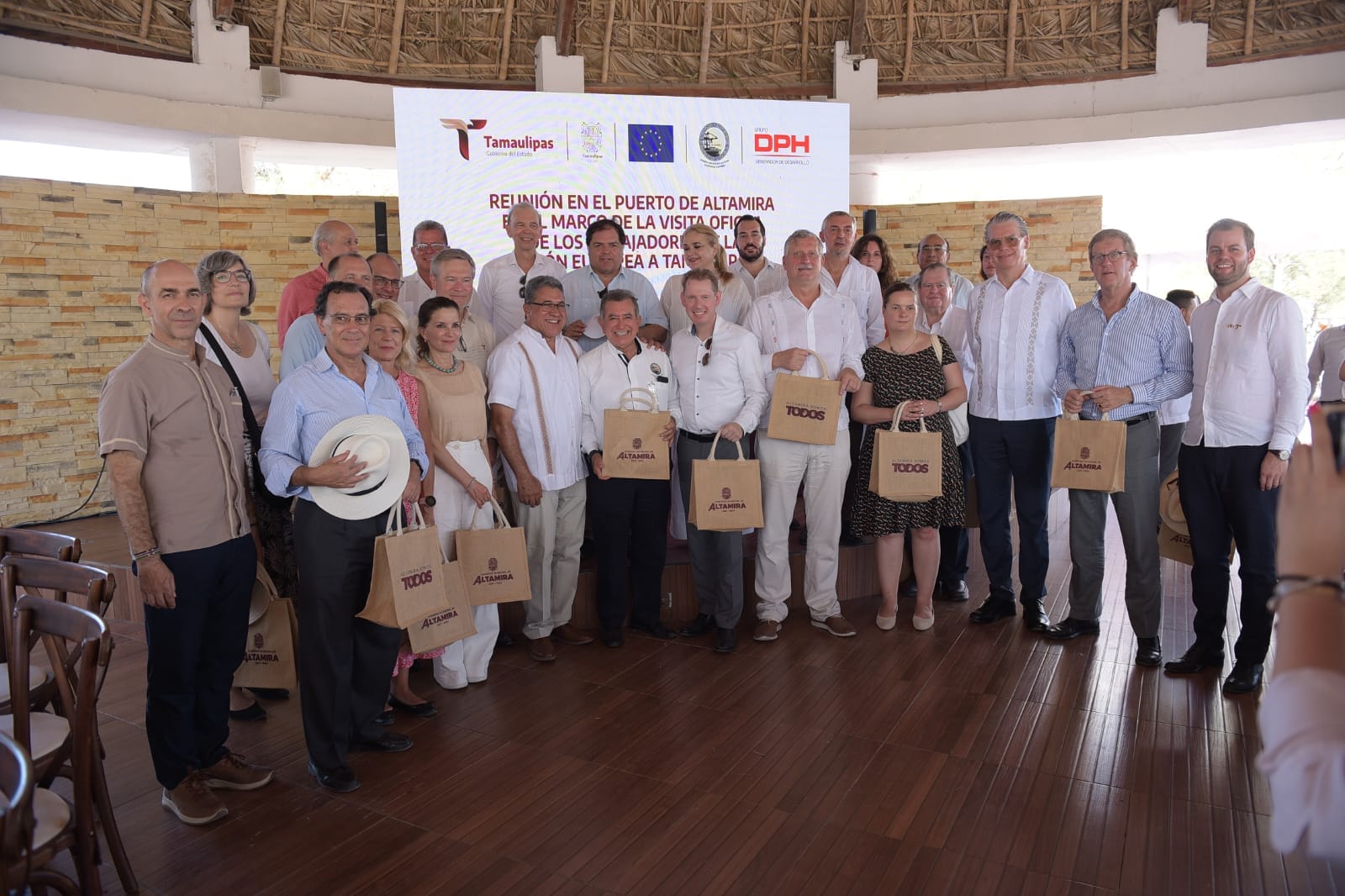 Visitan diplomáticos europeos puerto de Altamira