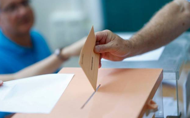 Elecciones en España: Ninguno de los dos bloques logra mayoría
