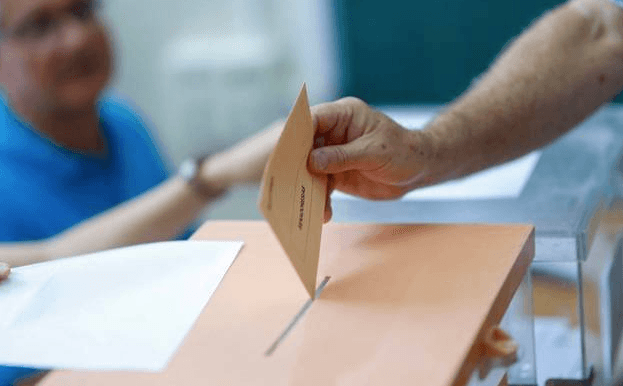 Elecciones en España: Ninguno de los dos bloques logra mayoría Elecciones en España: Ninguno de los dos bloques logra mayoría