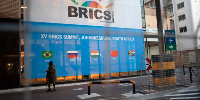 China urge a los BRICS a convertirse en un rival geopolítico del G7