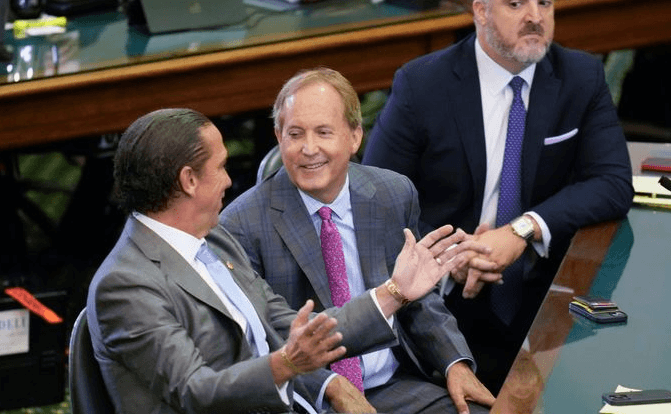 La «libra» Ken Paxton