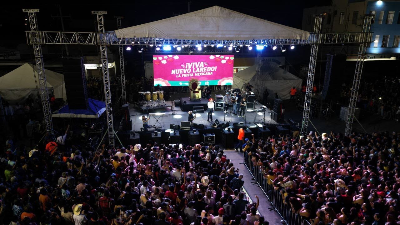 CELEBRAN MILES DE FAMILIAS NEOLAREDENSES FIESTA MEXICANA