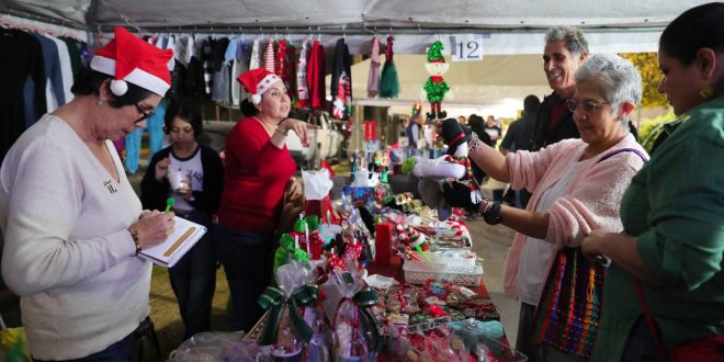 GENERAN VENTAS EMPRENDEDORES CON BAZAR NAVIDEÑO ￼