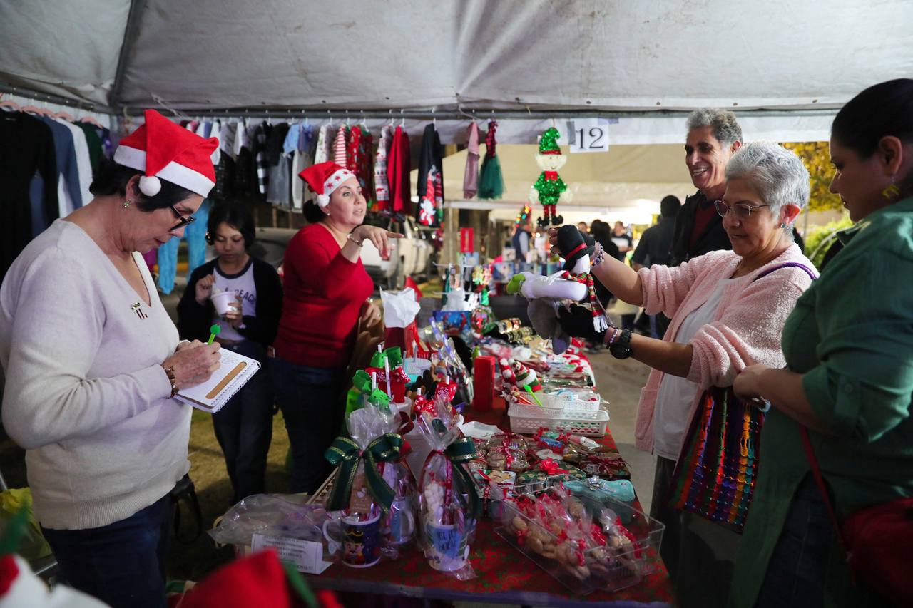 GENERAN VENTAS EMPRENDEDORES CON BAZAR NAVIDEÑO ￼