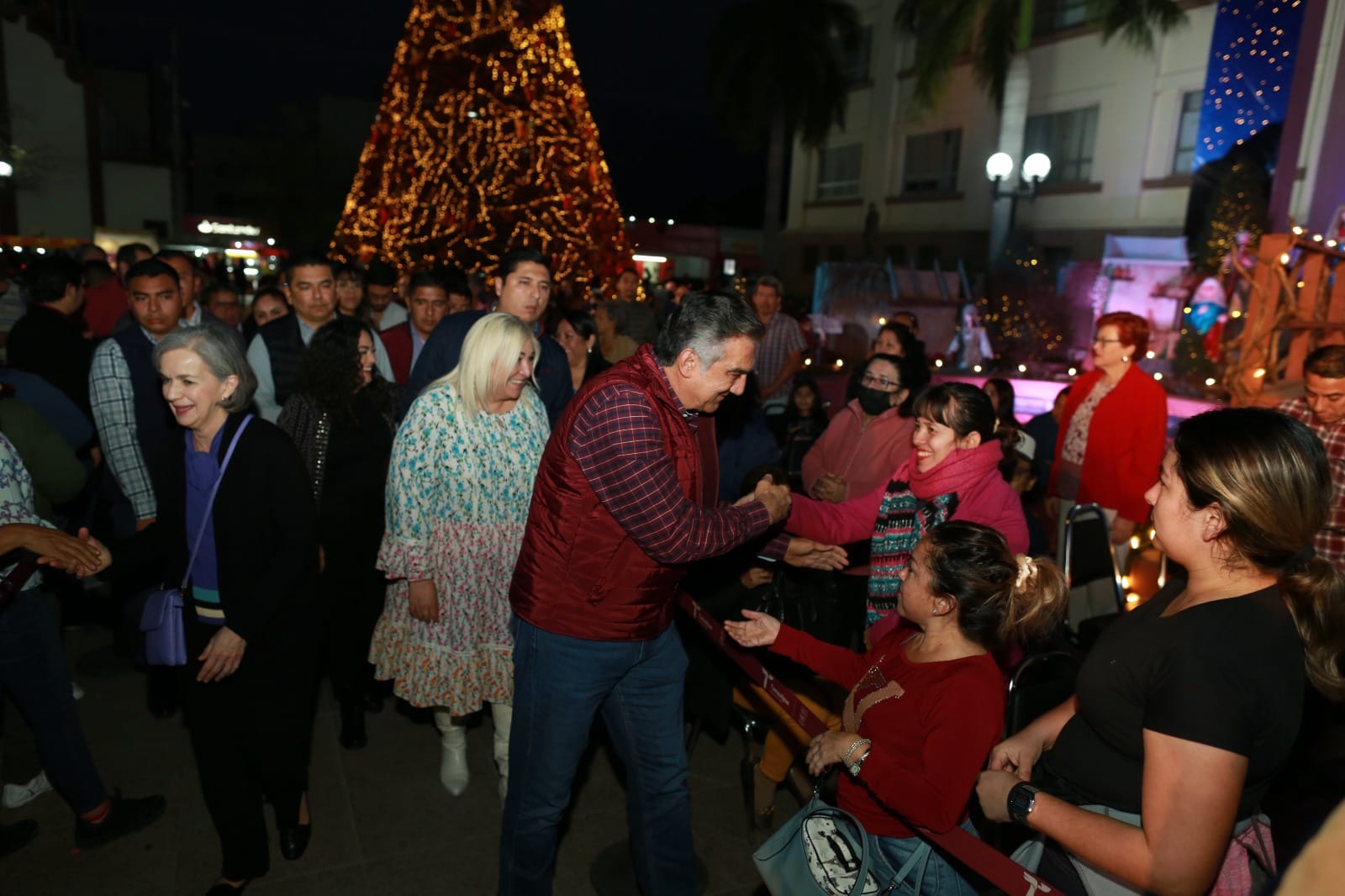 Conviven Américo y María con familias en concierto por Día de Reyes￼