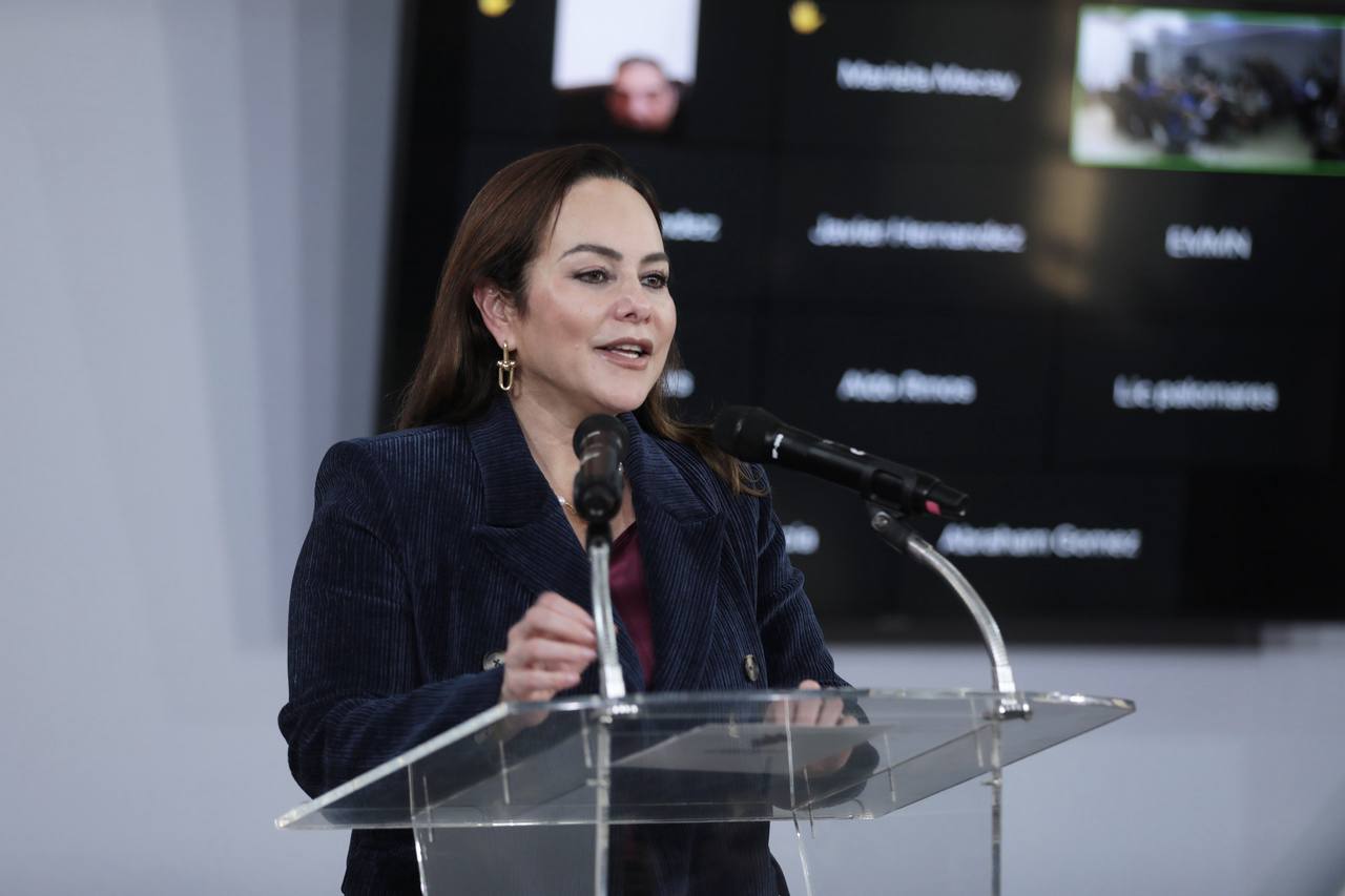 ANUNCIA ALCALDESA CARMEN LILIA CANTUROSAS MAYOR CONECTIVIDAD AÉREA PARA NUEVO LAREDO