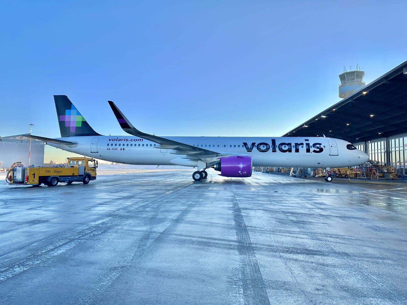 Volaris da la bienvenida a su avión número 130