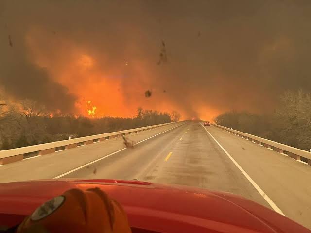 Mantienen esfuerzos en Texas ante el mayor incendio en su historia