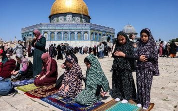 Ven musulmanes luna creciente de Ramadán