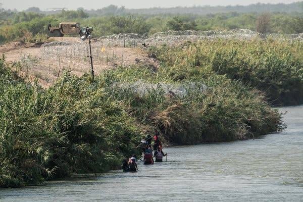 Así planea Texas arrestar a migrantes 
