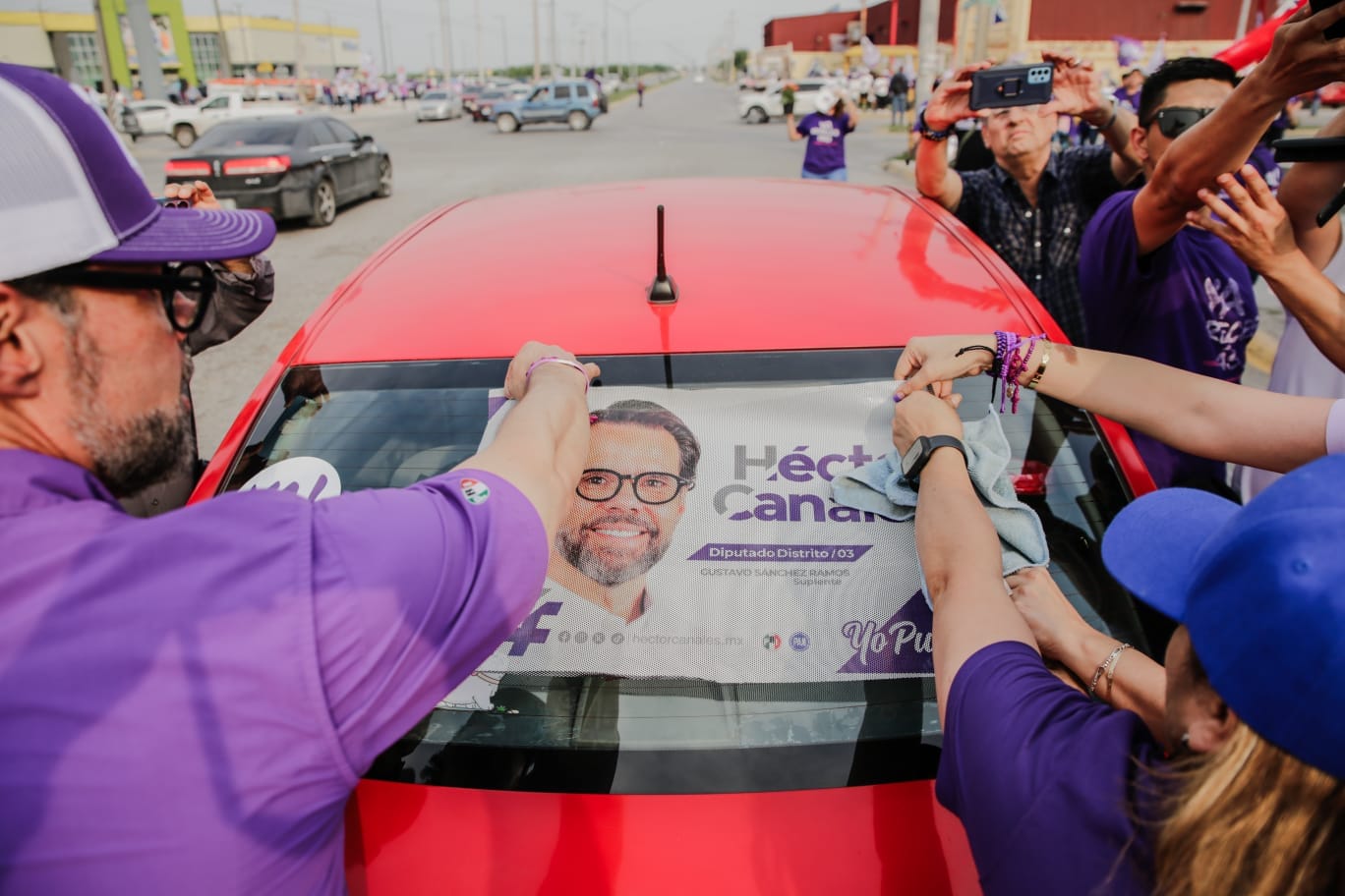 Participa Héctor Canales en pegoteo