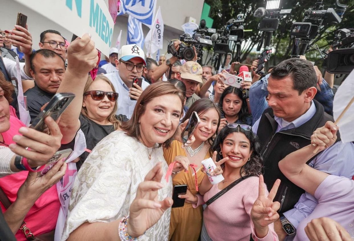 AMBIENTE FESTIVO, EL DISTINTIVO DE XOCHILOVERS, AHORA HACEN SUYOS  CRUCES Y AVENIDAS