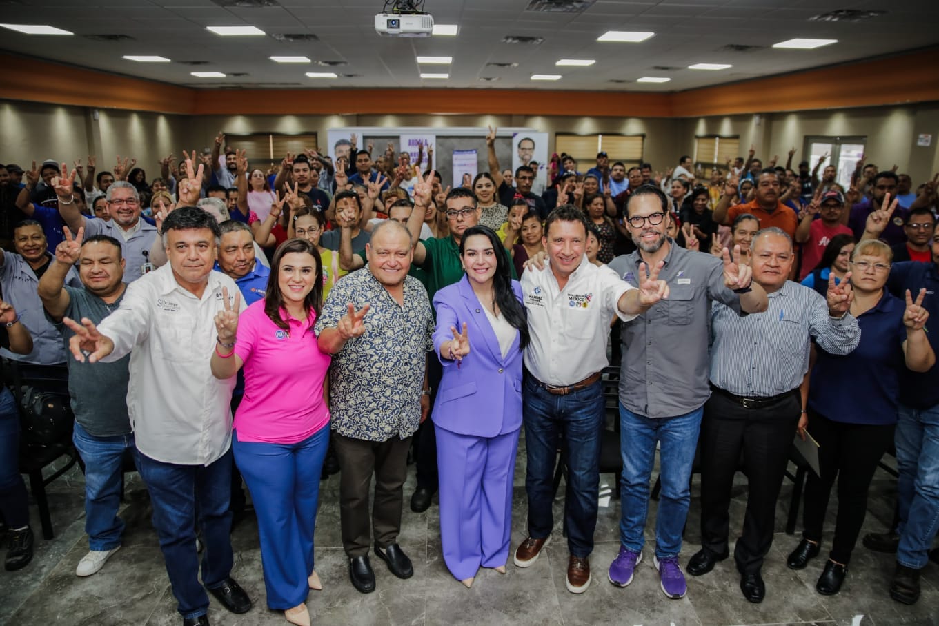 Apoyan trabajadores de maquila a Héctor Canales