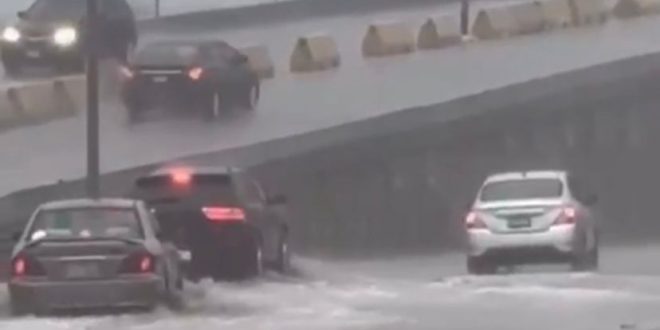 Invierten 140 millones de pesos en el Puente Calzada de los Héroes: Primeras lluvias inundan el sector