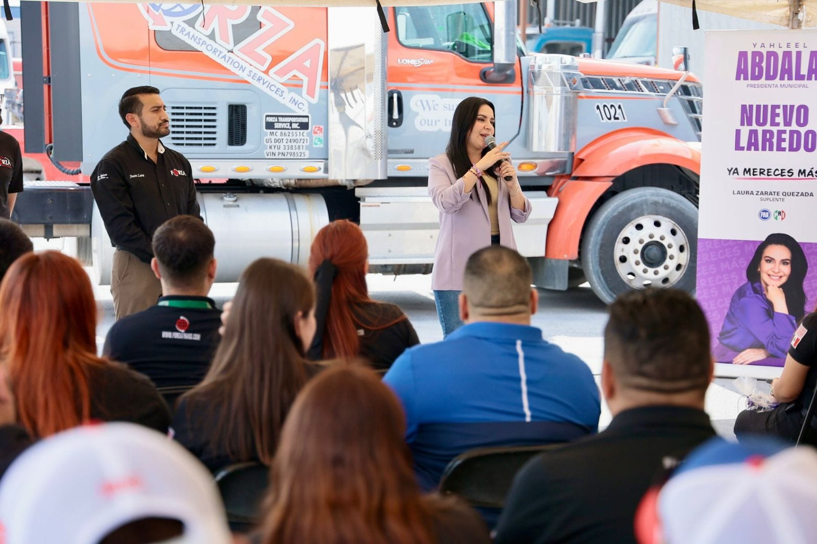 Confían nuevos emprendedores en triunfo de Yahleel; inaugura Plaza Altea