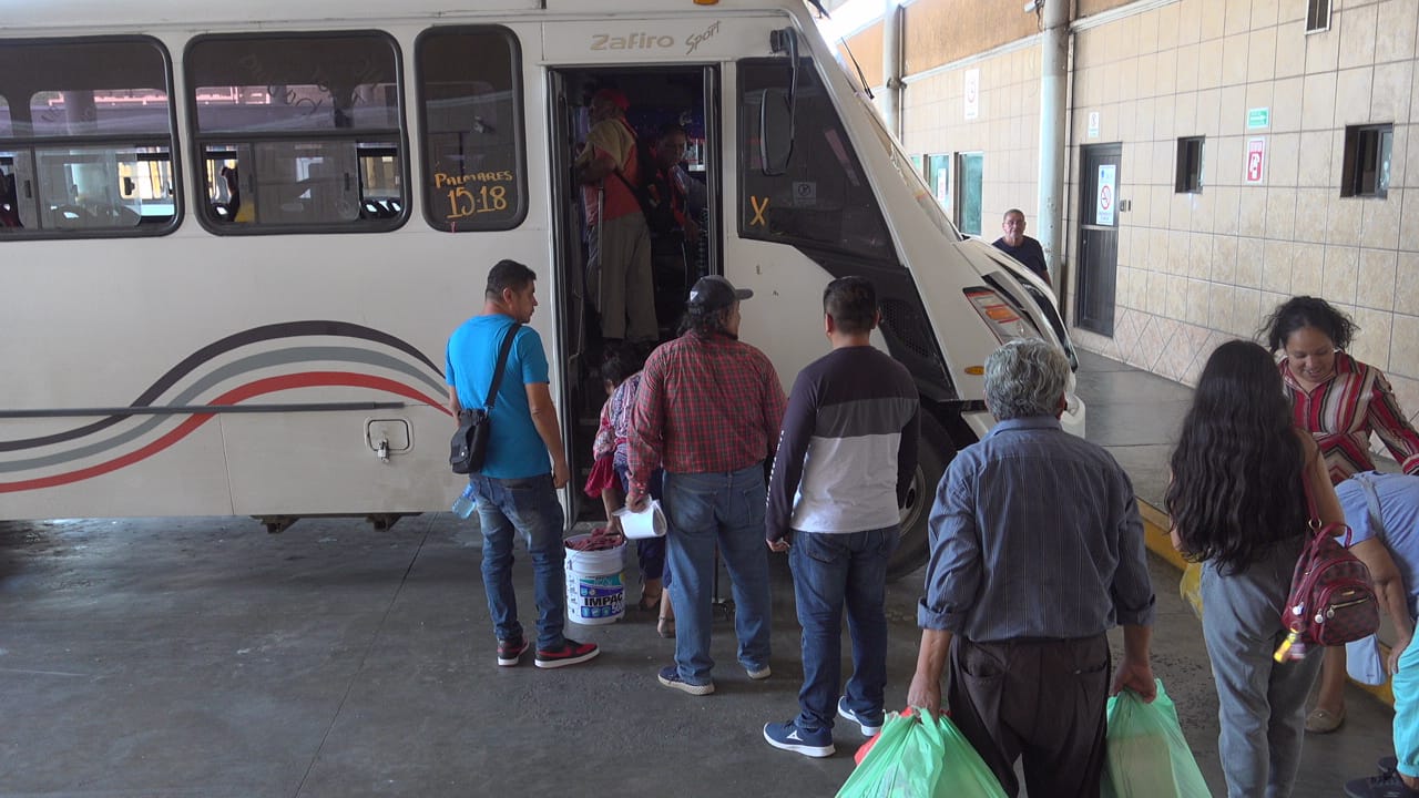 Aumento al transporte público indigna a la ciudadanía