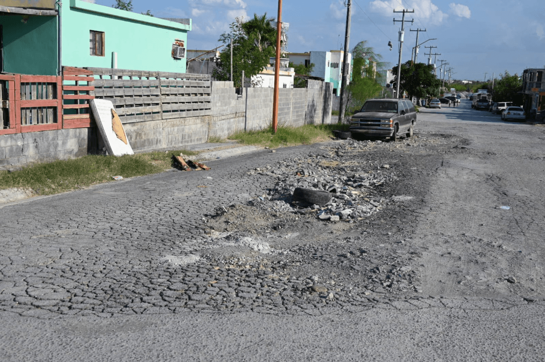 ¡Es el colmo! Calle Intransitable Frente a Clínica UNE Revela Incumplimiento del Gobierno Municipal