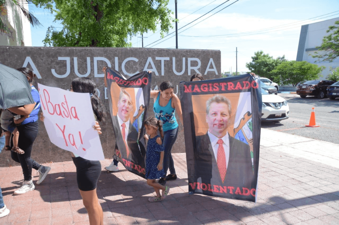 Manifestantes exigen justicia por denuncias de acoso sexual contra magistrado del Tribunal Electoral de Tamaulipas