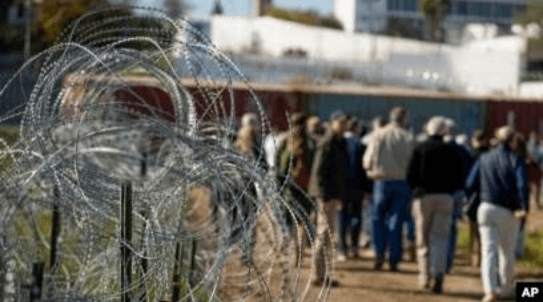 Instala Texas nueva cerca de alambre