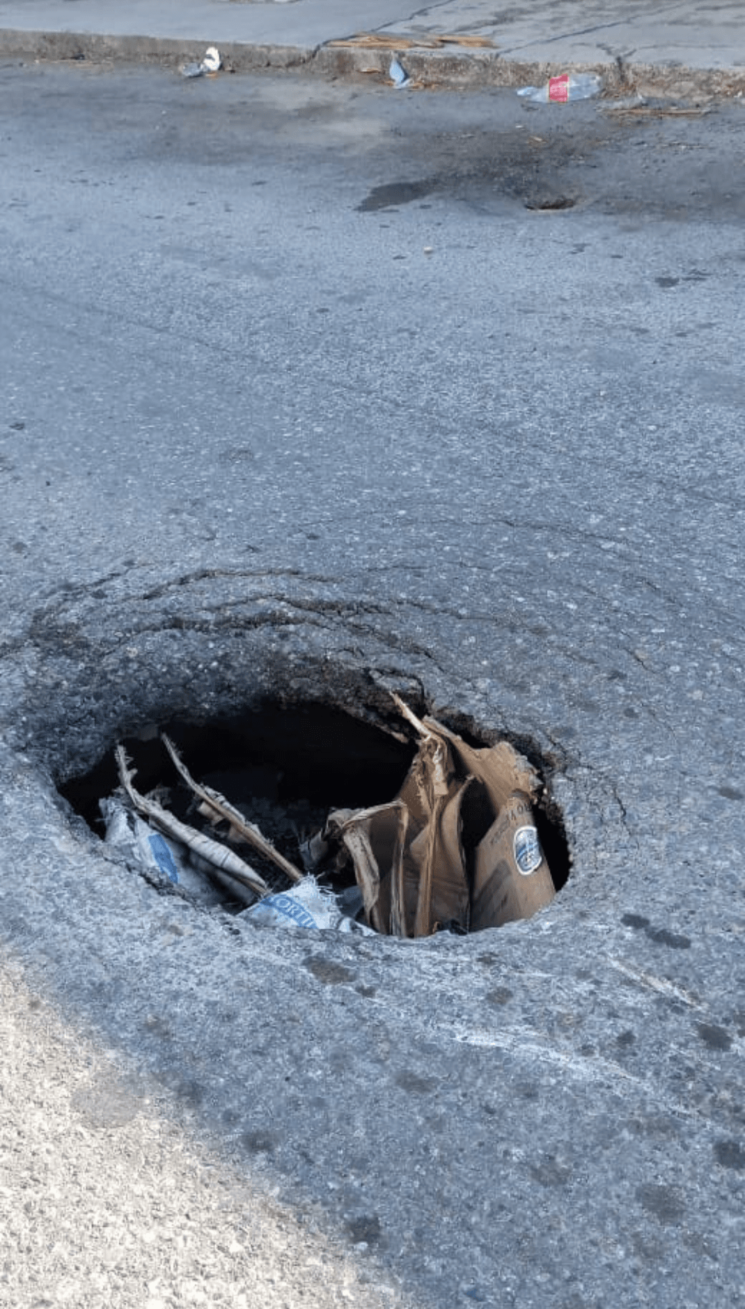 Se hunde de nuevo la calle Amado Nervo: la mala calidad en las reparaciones es evidente