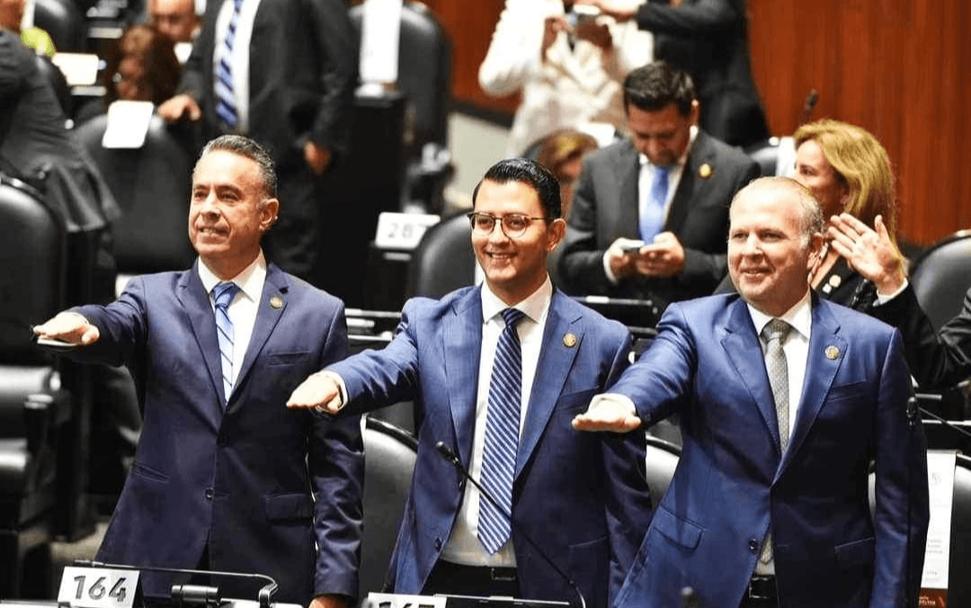 Toma protesta Guillermo Anaya Llamas como diputado federal
