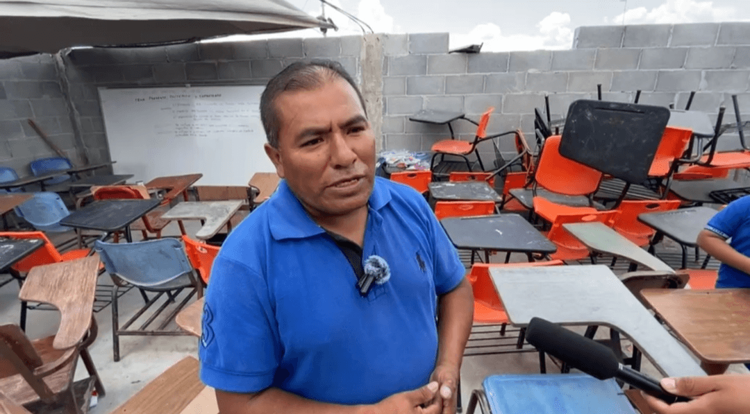 Maestro Efraín de la Cruz Manuel reinstalado tras presión de la Sociedad Civil y Periodistas