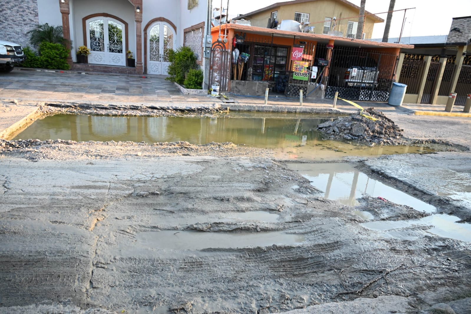 Denuncian abandono municipal en la ciudad: Un caso de bacheo desatendido que agrava la crisis