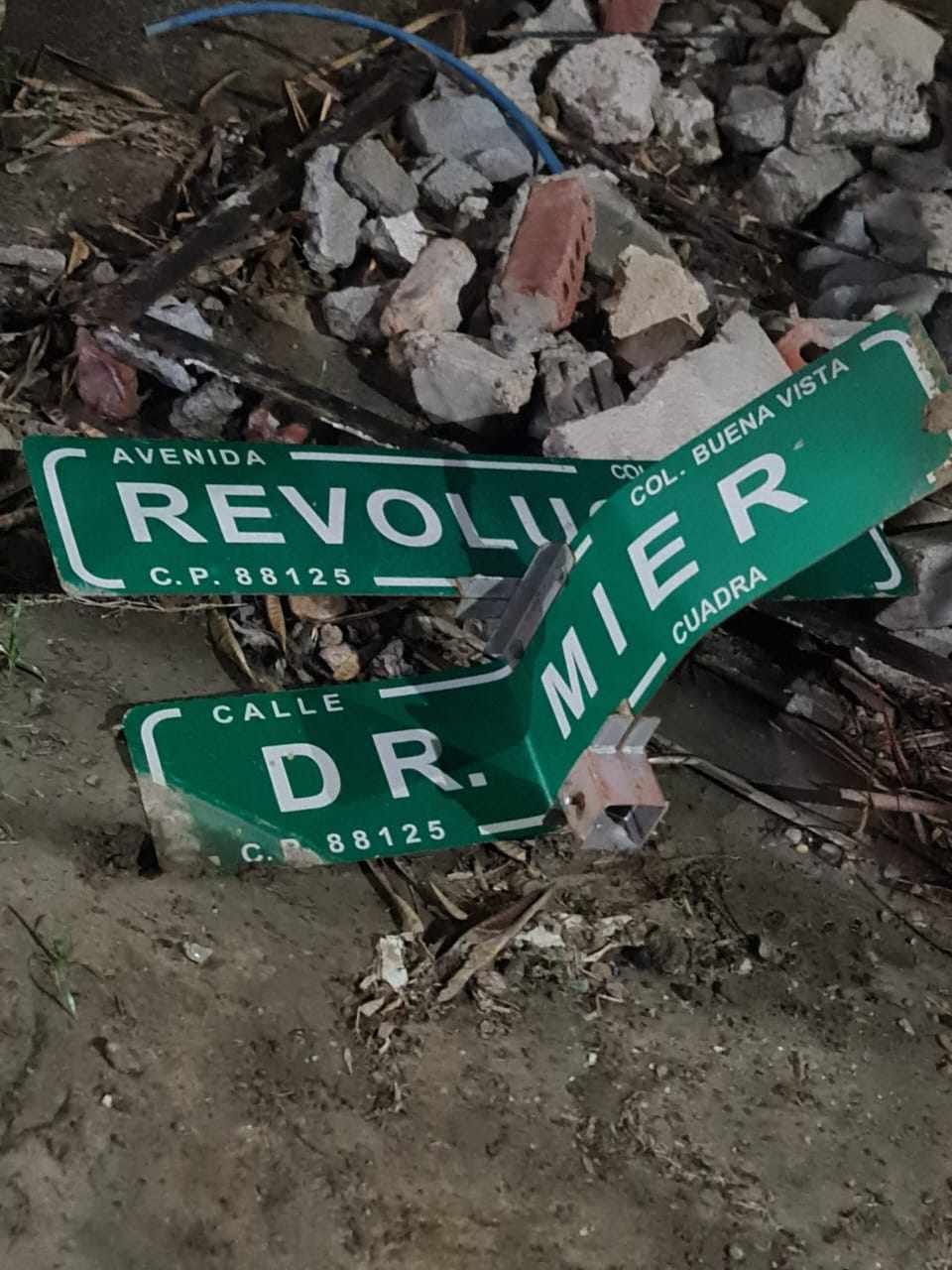 La falta de solución a las obras en la calle Doctor Mier causa nuevos problemas y aumenta la frustración ciudadana