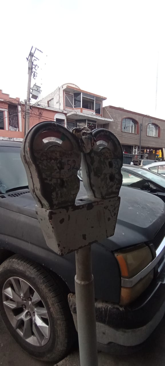 No sirven parquímetros; inspectores multan a los automovilistas