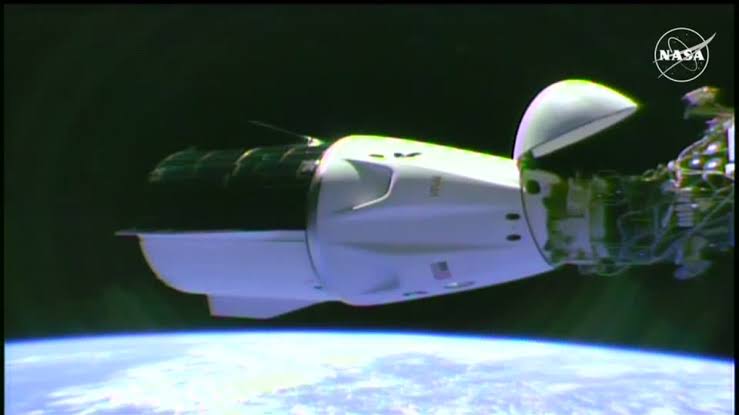 Llega misión de rescate a la EEI