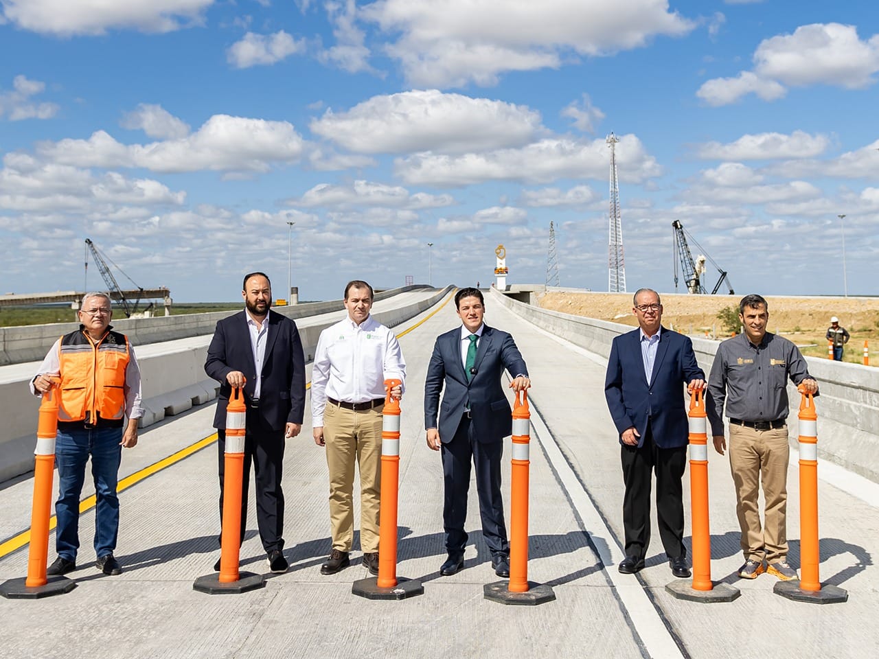 Nuevo León moderniza su Aduana, Mientras Nuevo Laredo queda rezagado en el Comercio Transfronterizo
