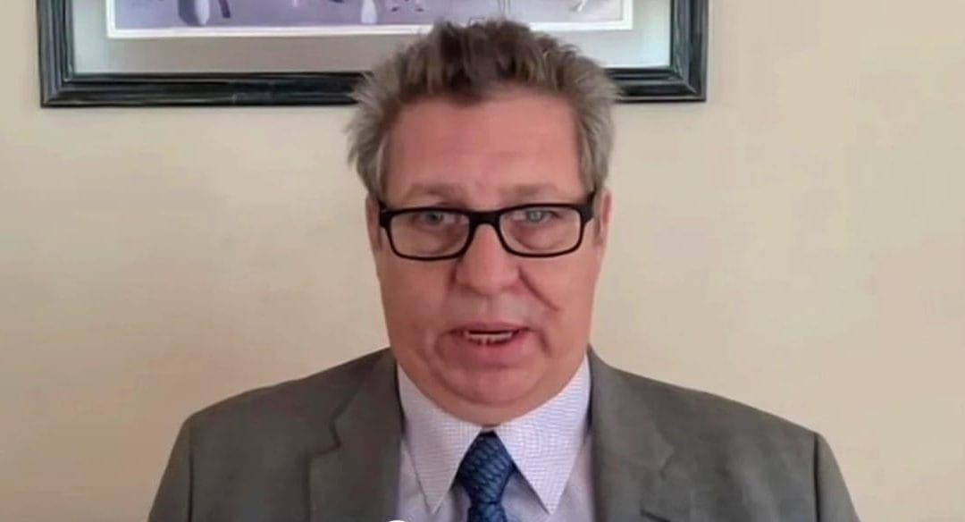 Magistrado “madruga” al Congreso; renuncia antes del desafuero