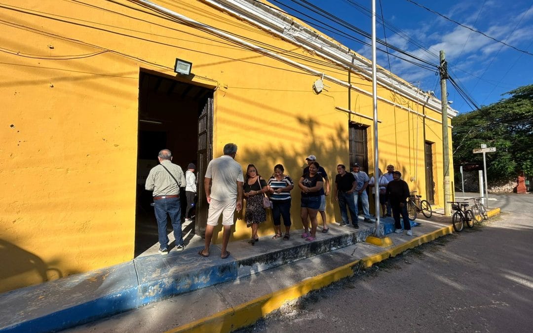 Se desfonda Morena en las comisarías de Mérida