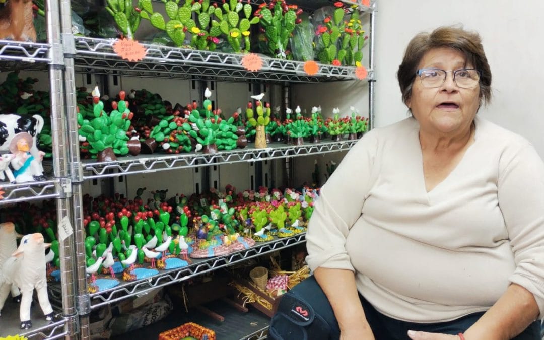 Lleva 60 años vendiendo el tradicional nacimiento navideño