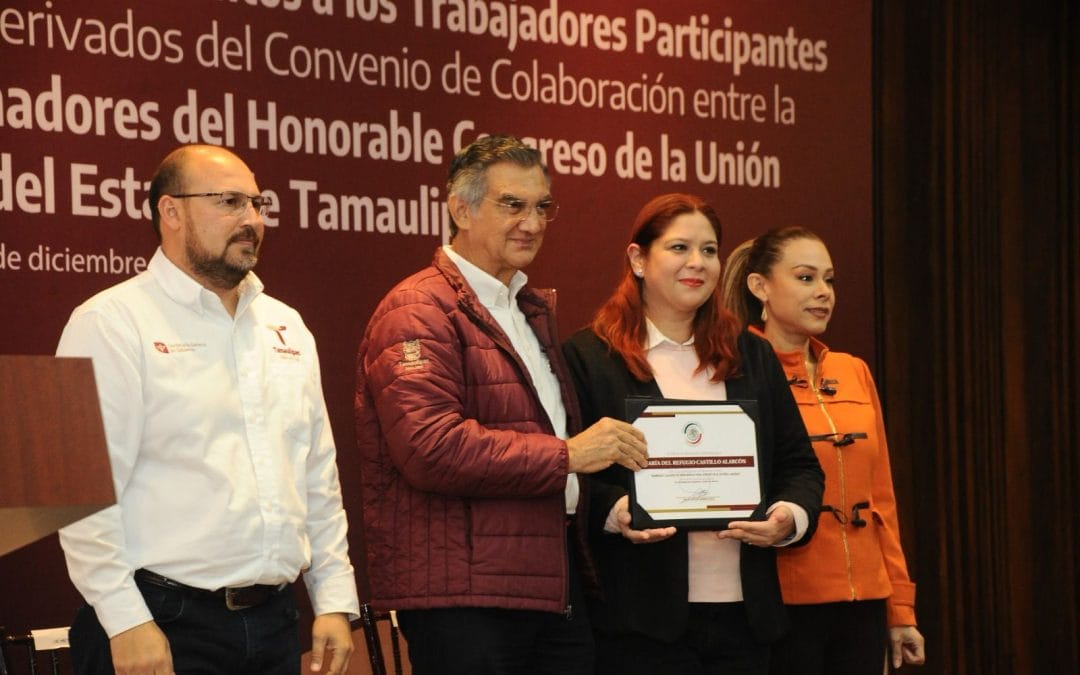 Entrega gobernador reconocimientos a servidores públicos capacitados por el Senado