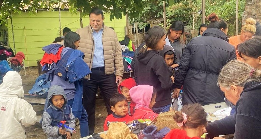 Realiza “Moyo” García primer bazar navideño en apartada colonia Transformación social