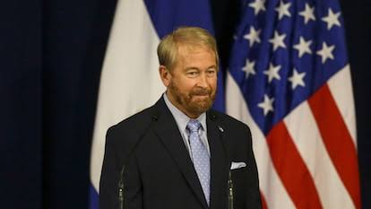 Viene boina verde como embajador