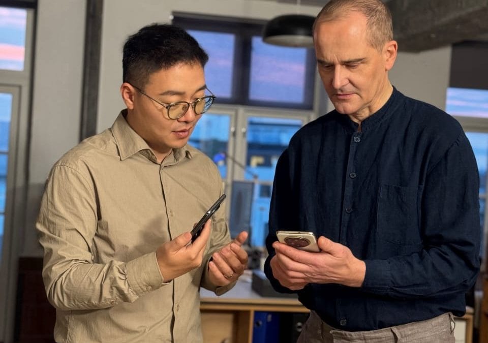 Realme presenta el primer smartphone del mundo que cambia de color