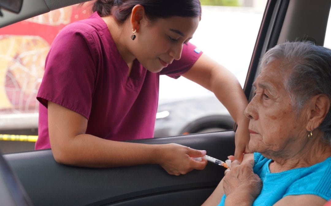 Llevarán a cabo vacunación «drive thru»