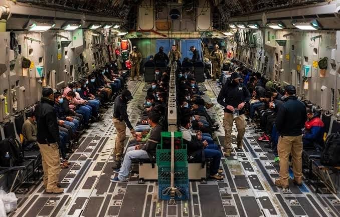 Enfrentan Vuelos de deportación obstáculos y altos costos