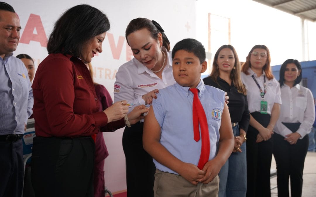 Inicia Carmen Lilia Canturosas vacunación contra VPH