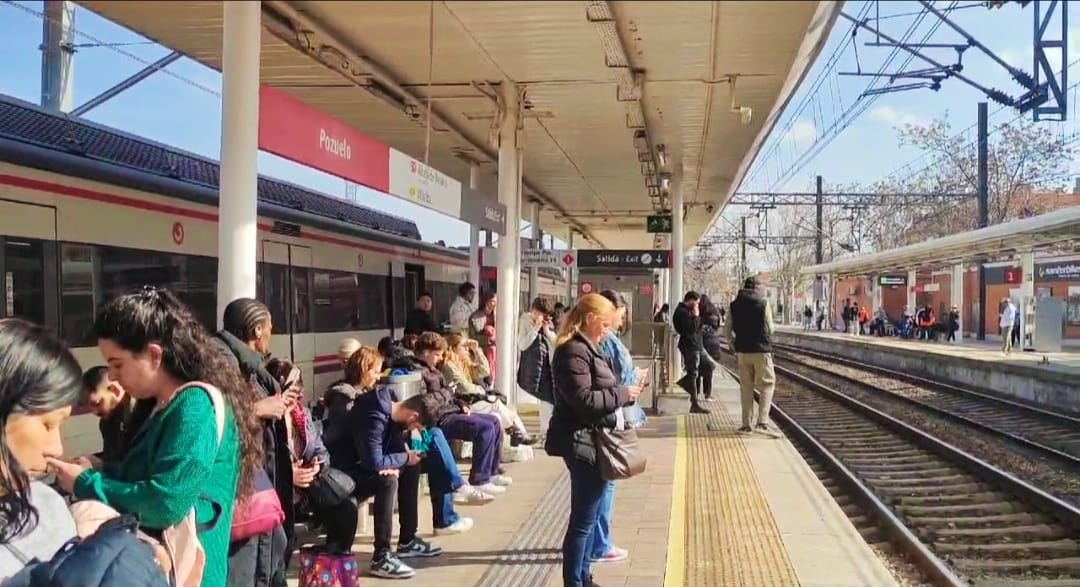 Sigue caos ferroviario en Renfe: usuarios denuncian largas horas de paralización
