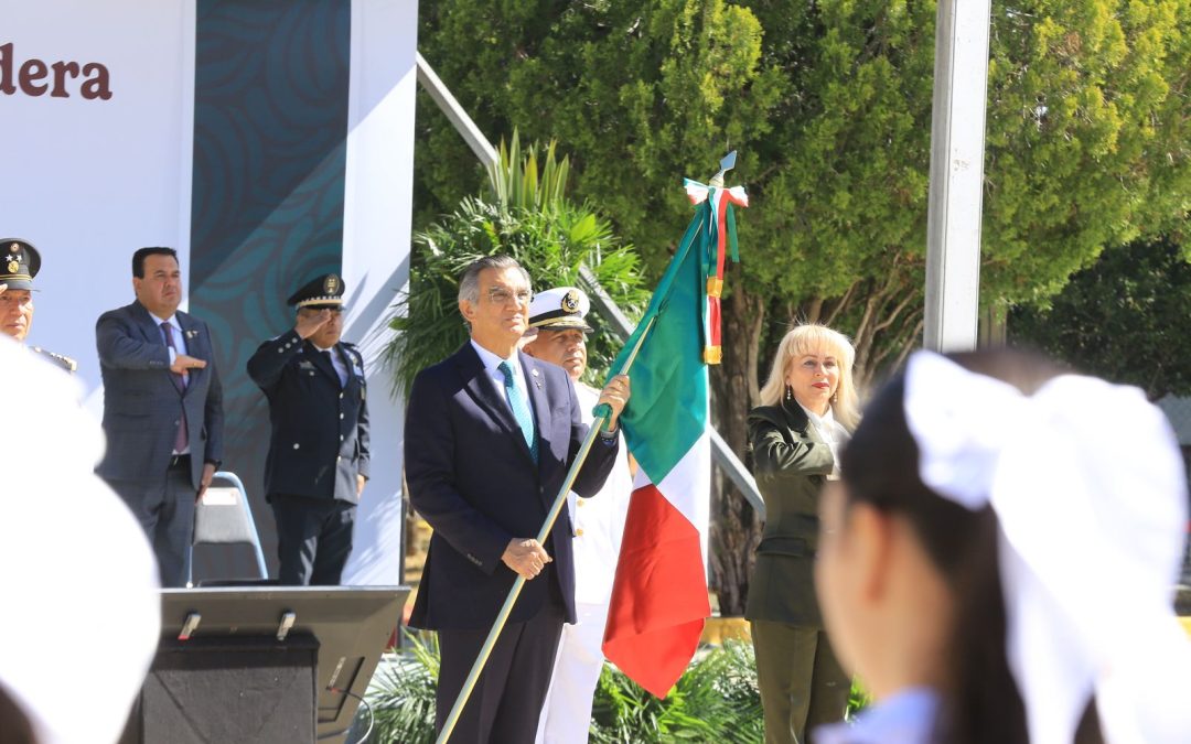 Preside gobernador Américo Villarreal ceremonia de la Bandera