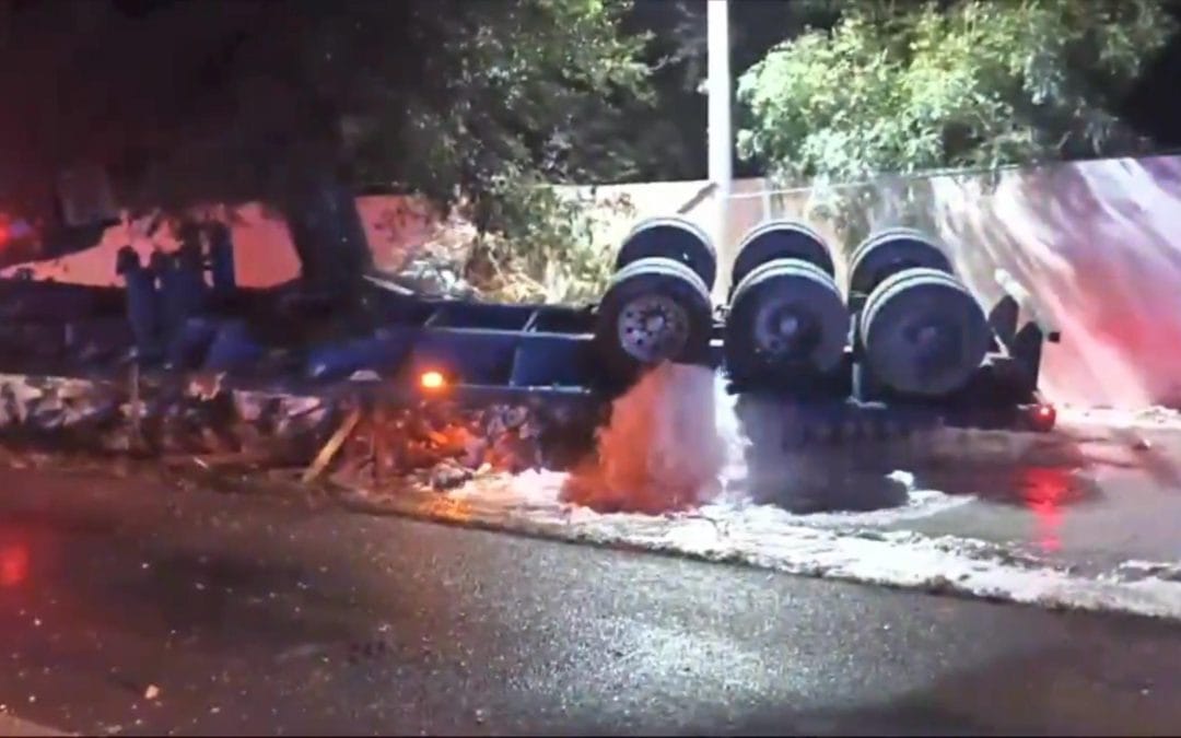 La «riega» Gattas corta el agua a  victorenses, mientras miles de litros se desperdician